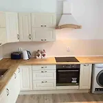 Luxe Bungalow,20Min Prague City Centr,5Min Airport