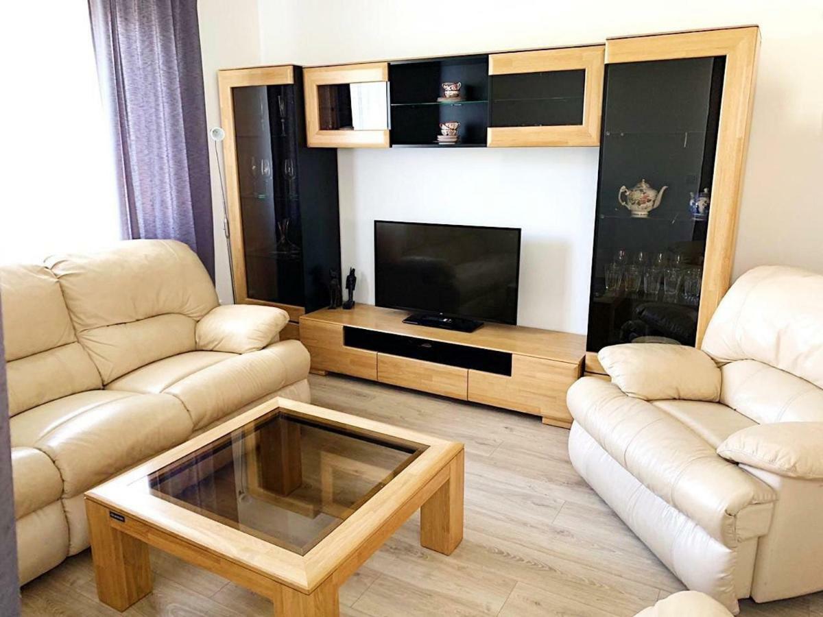 Holiday home Luxe Bungalow,20min City Centr,5min Airport Prague