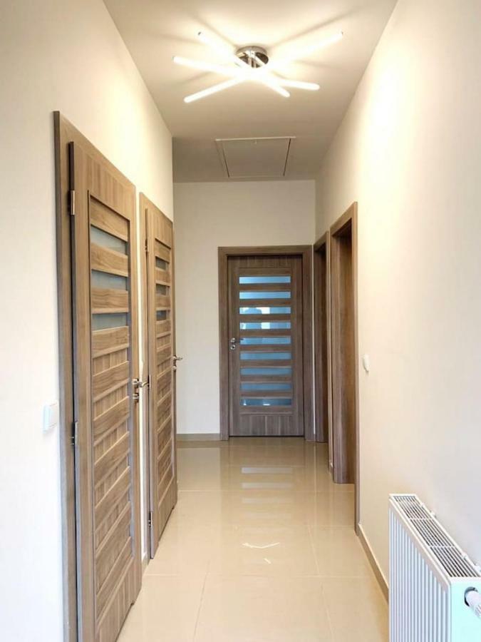 Holiday home Luxe Bungalow,20min City Centr,5min Airport Prague
